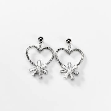 Blumen-Herz-Ohrringe aus rhodiniertem Metall vampyy.shop