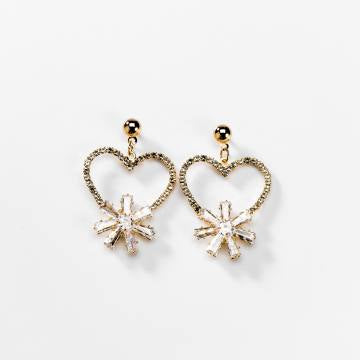24K vergoldete Blumen-Herz-Ohrringe vampyy.shop
